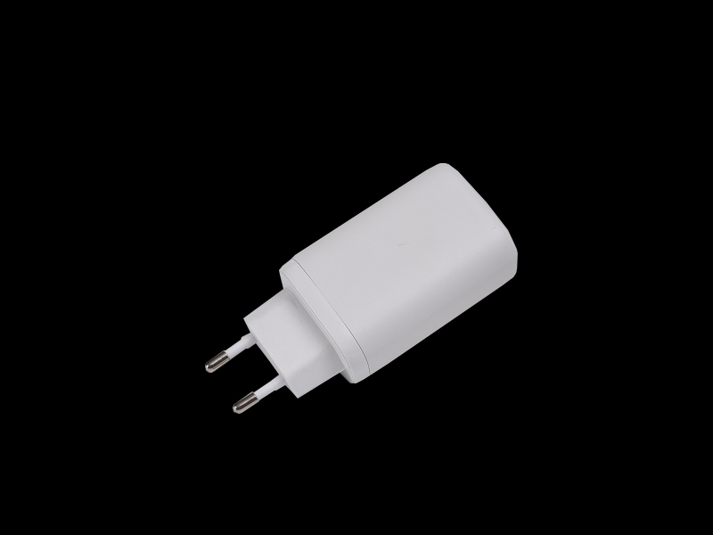 D28 GaN 65W 2C+1A Charger